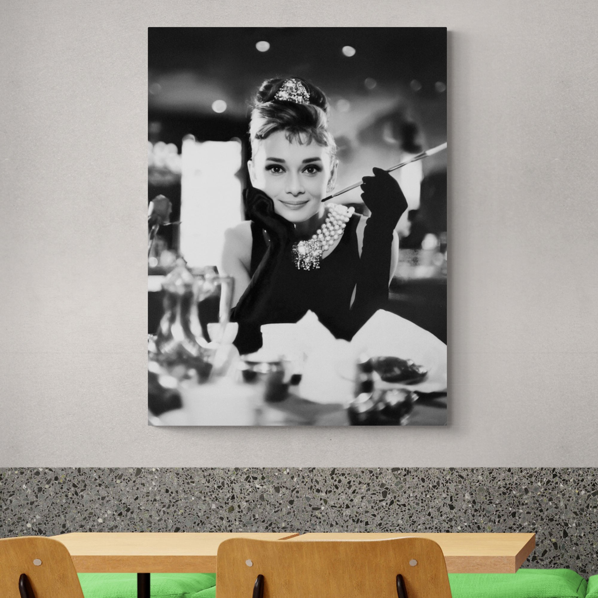 Audrey Hepburn - Breakfast at Tiffany's - Restaurant - Canvas Wall Art Framed Print - Various Sizes